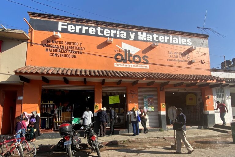 10604 ferreteria y materiales de construccion de los altos 768x513