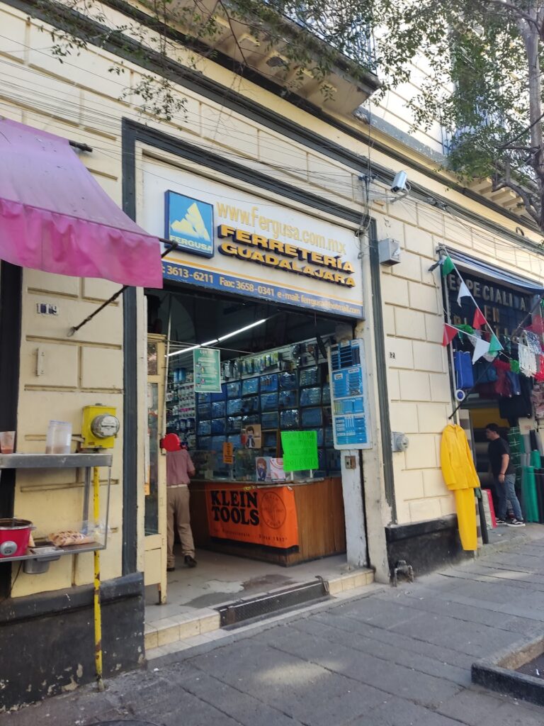 10736 ferreteria guadalajara 768x1024