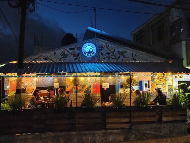 13289 lemuria crepas y cafe 768x577