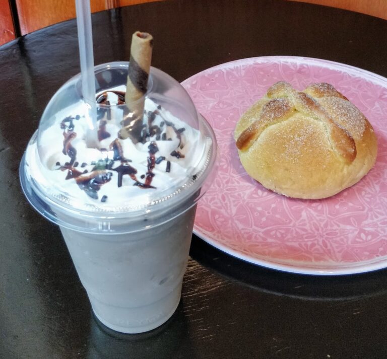 13329 cafe de luna 768x713