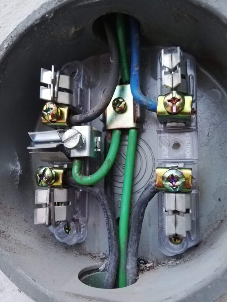 1423 electricista en monterrey 768x1024