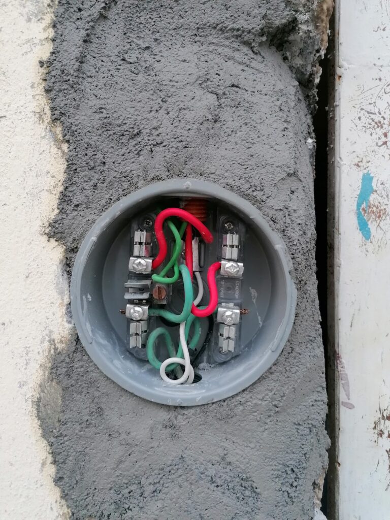 1427 electricista a domicilio 768x1024