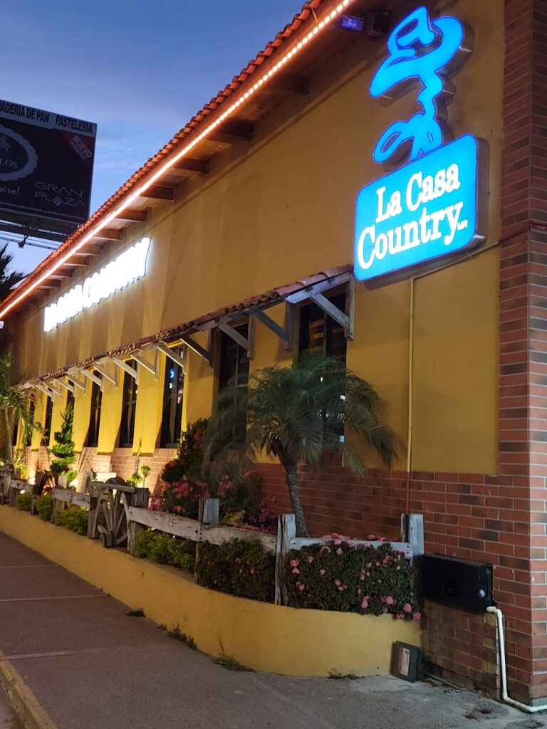 14940 restaurante la casa country 768x1024