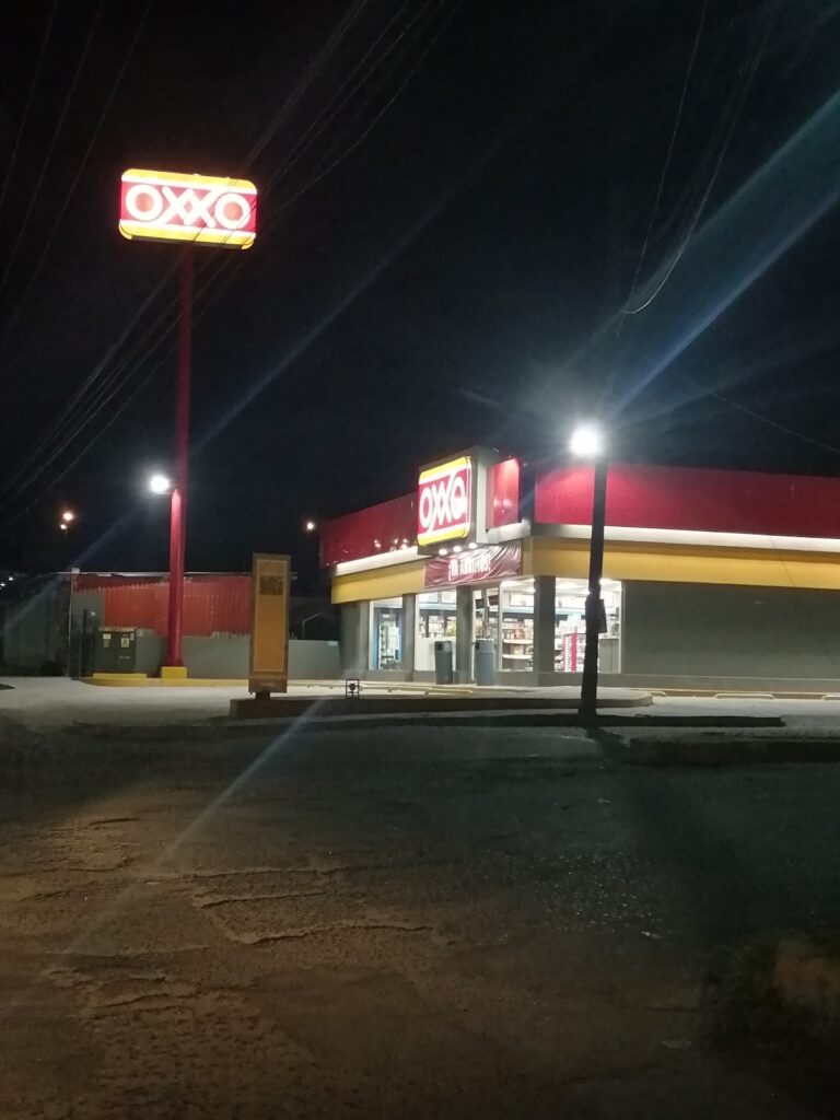 15711 oxxo central salamanca 768x1024