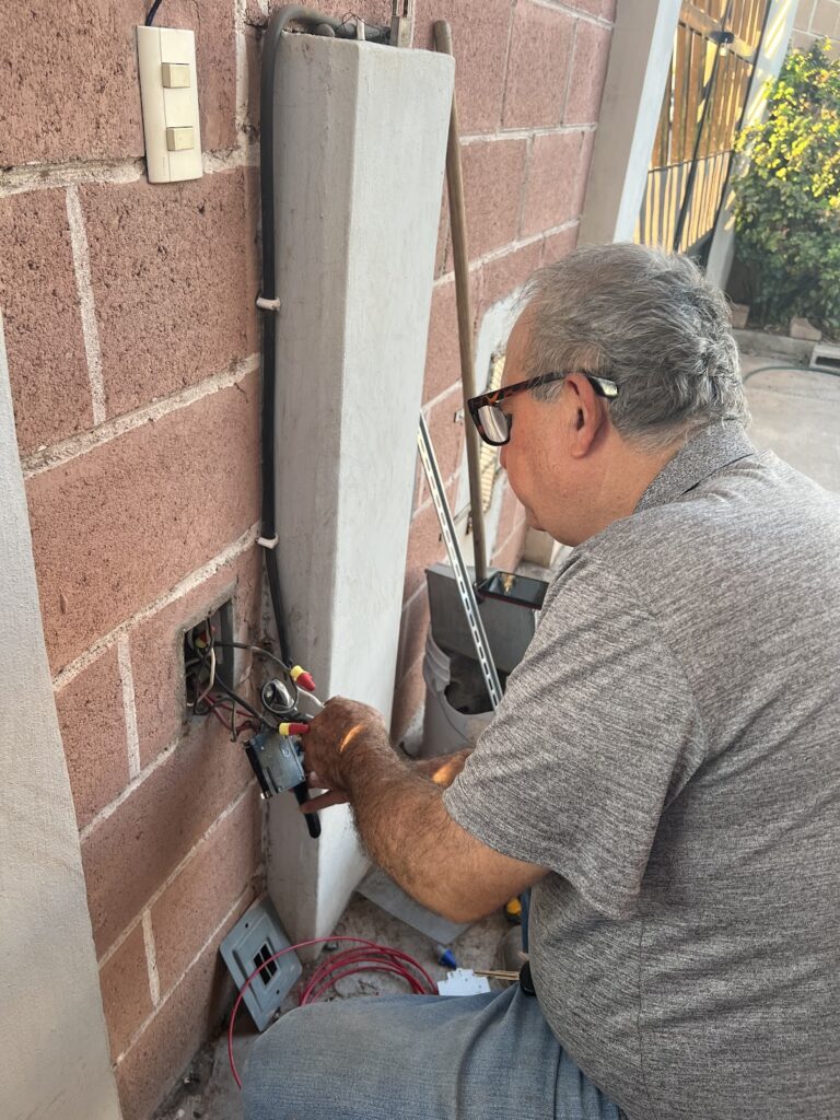 1582 electricistas zavala 768x1024