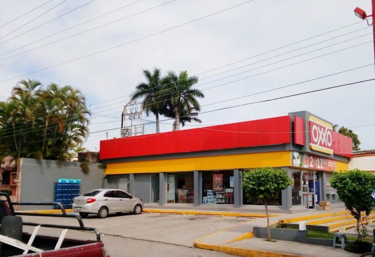 16027 oxxo volantin tampico 768x528