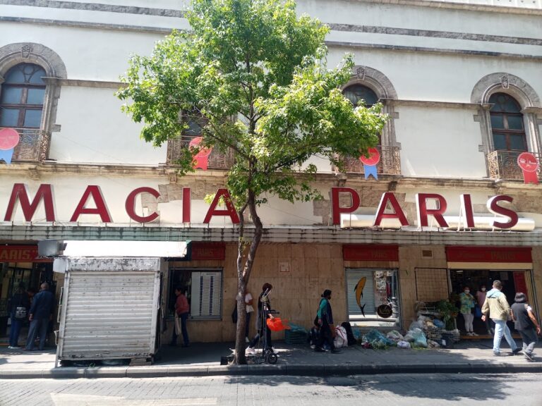 16125 farmacia paris 768x576