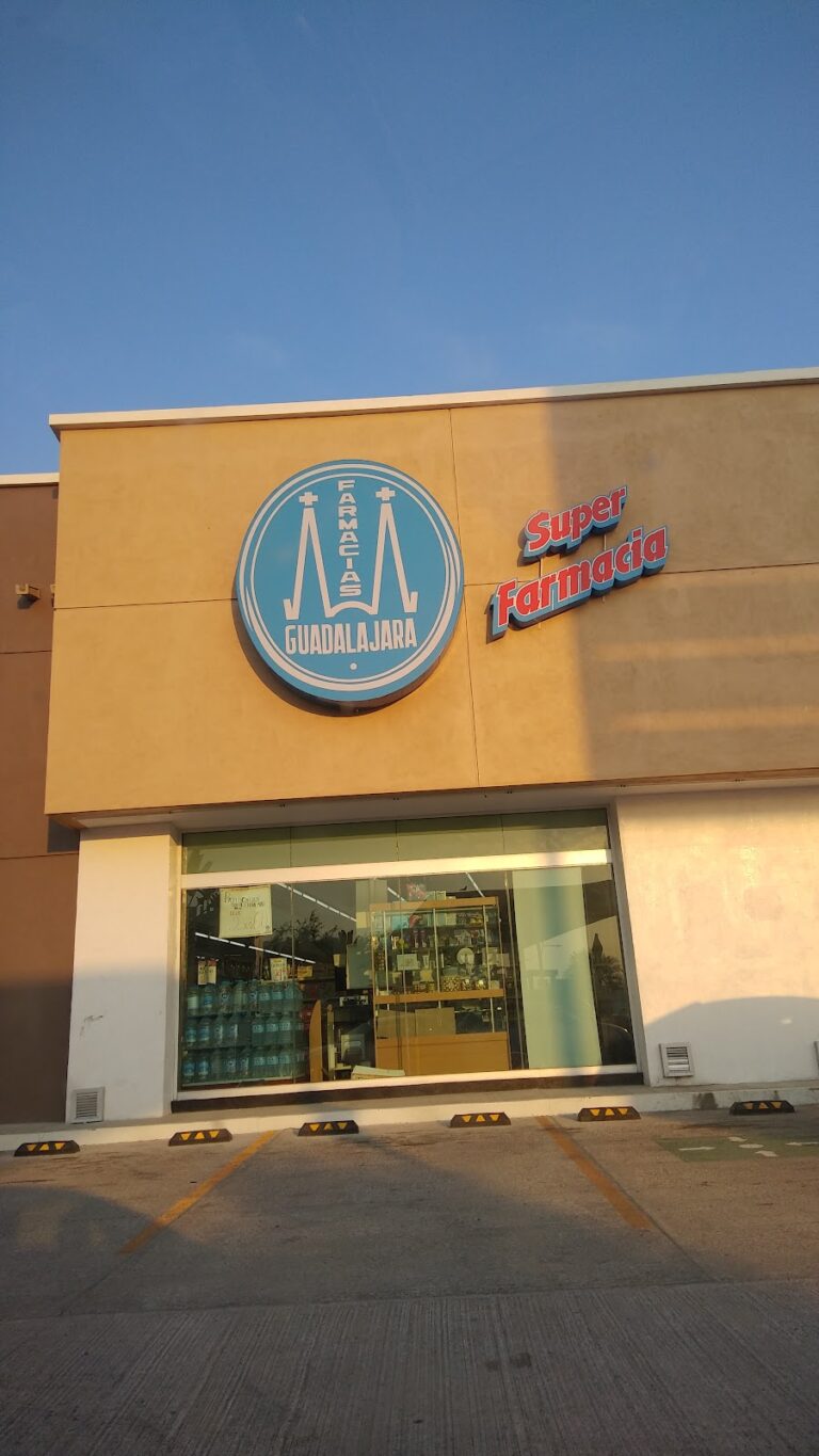 16175 farmacia guadalajara 768x1365