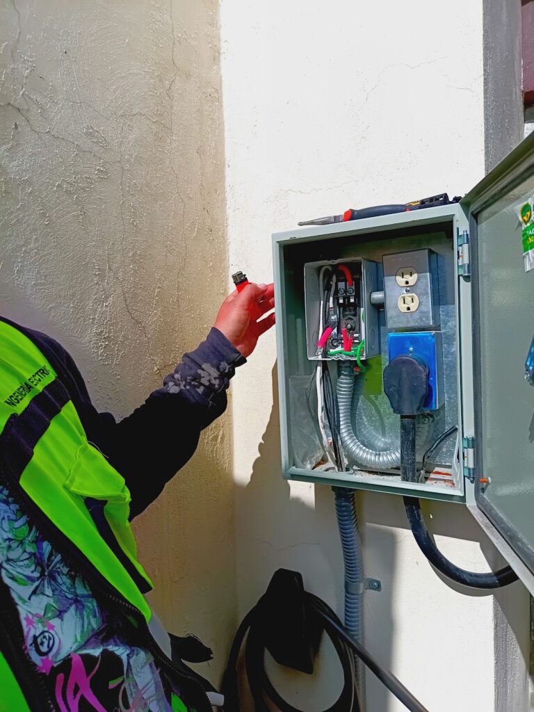 1626 servicios y soluciones electricas torrecilla 768x1024