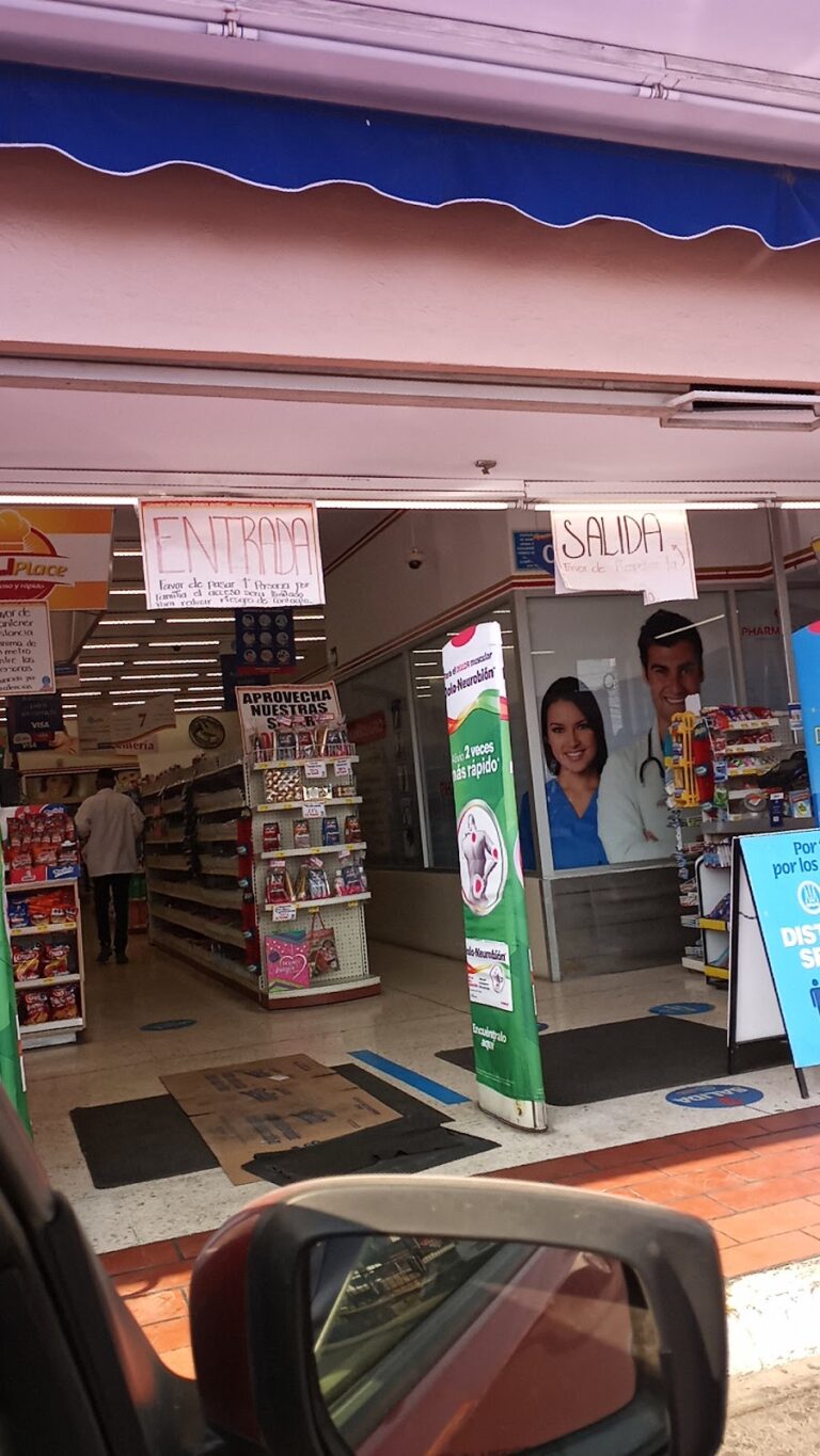 16311 farmacia guadalajara 768x1365