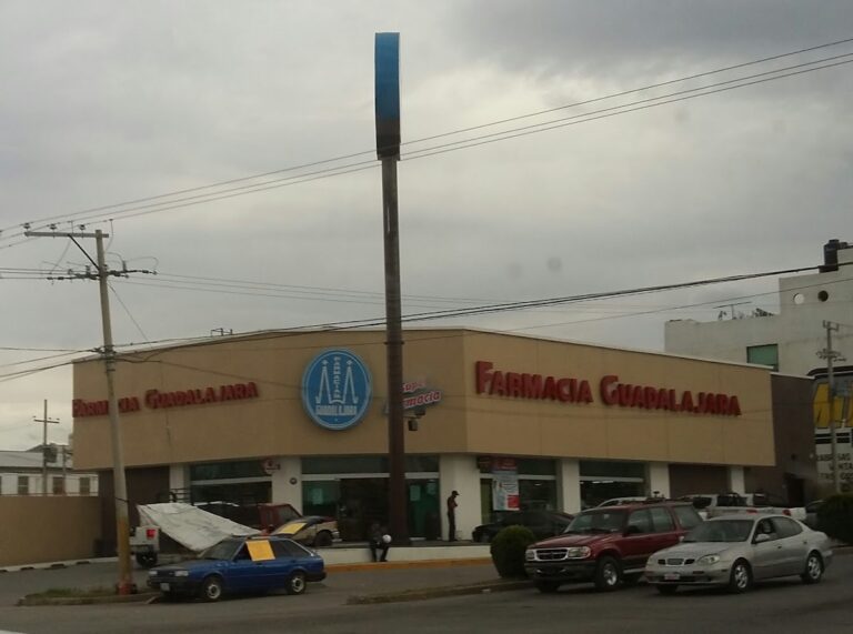 16712 farmacia guadalajara 768x571