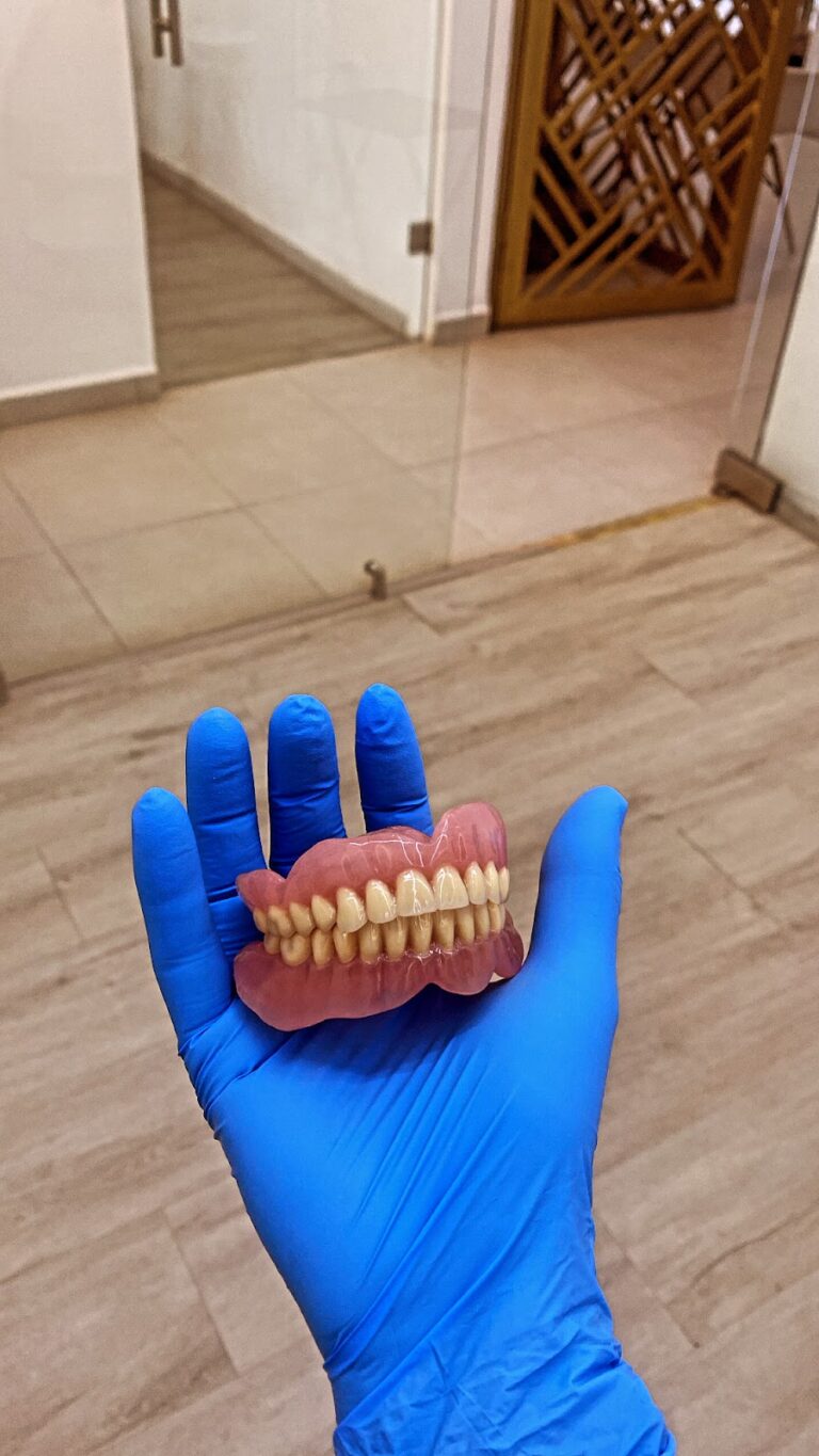 17175 dentista luis arellano 768x1365