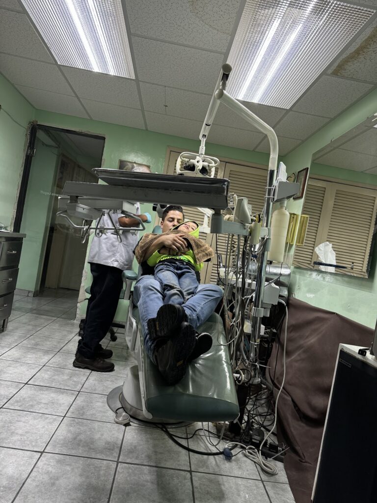 17258 cirujano dentista las 24 hrs guadalajara 768x1024