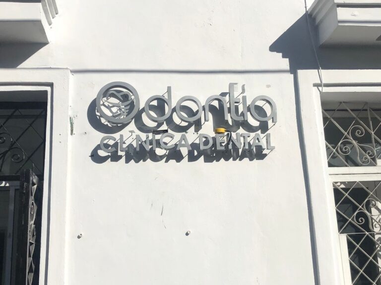 17571 dr francisco castillo diaz. clinica dental 768x576