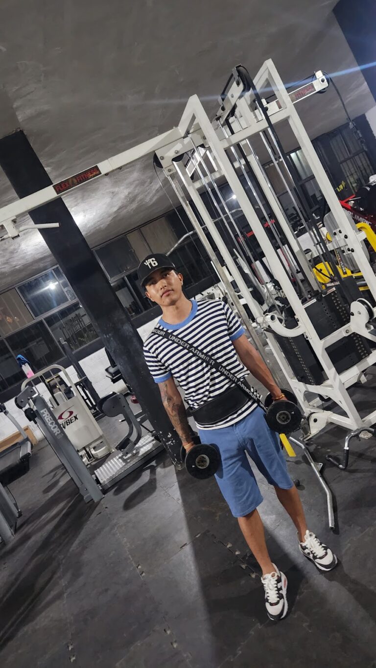 18277 gimnasio ledesma 768x1364