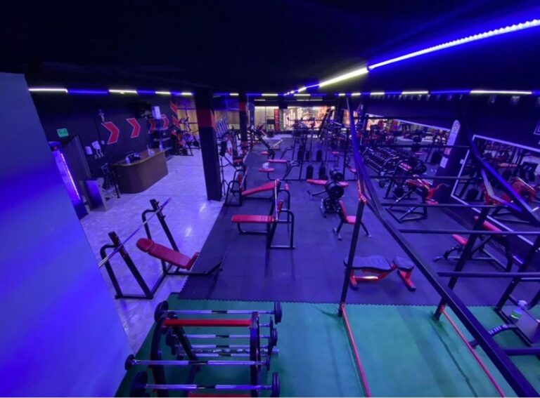 18354 world fitness gym 768x567