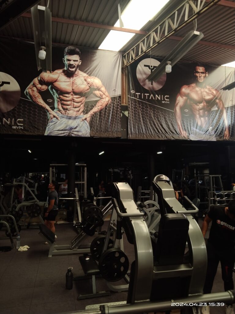 18372 gym titanic 768x1024