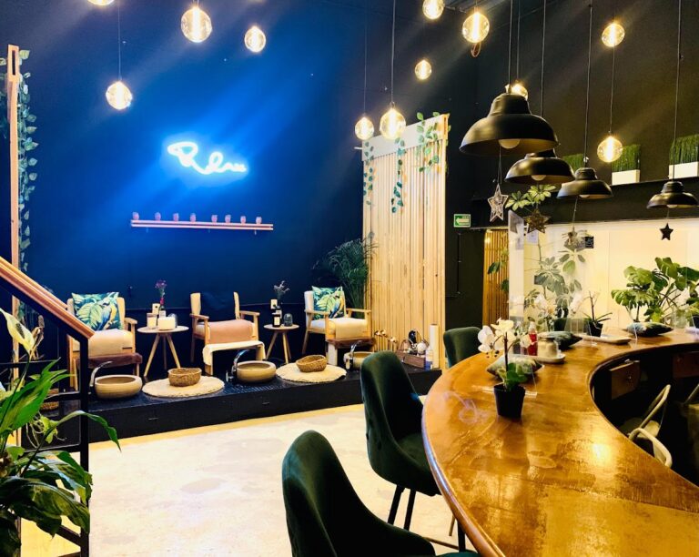 18853 zendaya spa satelite 768x612