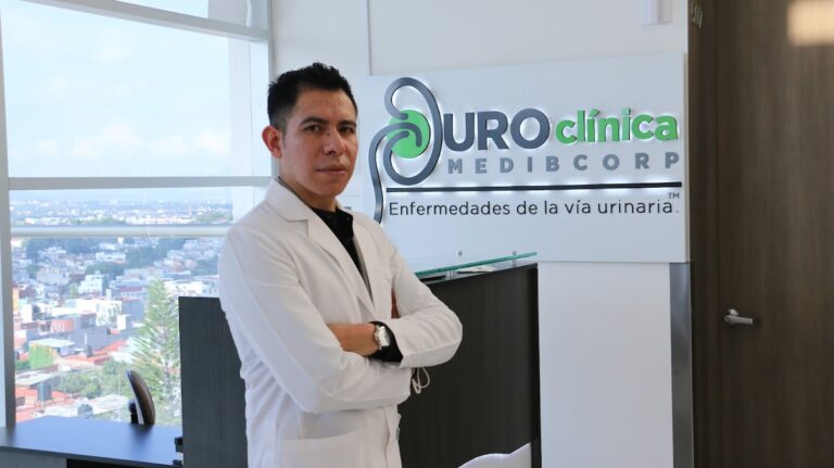 2040 urologo morelia dr. luis gerardo medina bucio cirugia minima invasion laparoscopia y robot 768x431