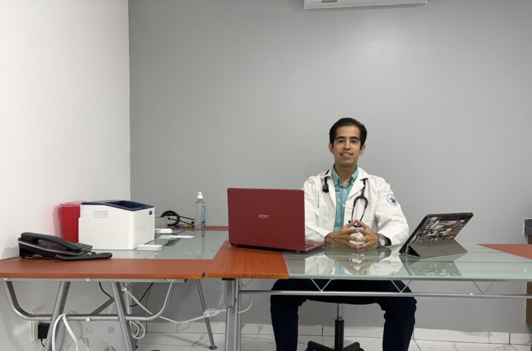 2165 dr. carlos adrian velasquez guevara medico general 768x508