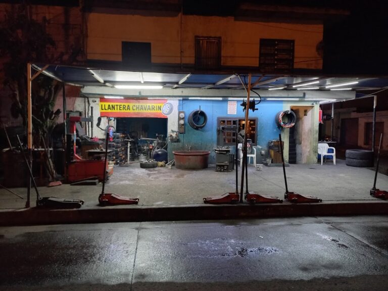 23017 llantas y gruas chavarin 247 768x576