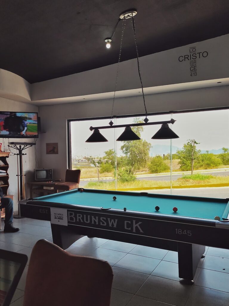 31107 arnolds barberia 768x1024