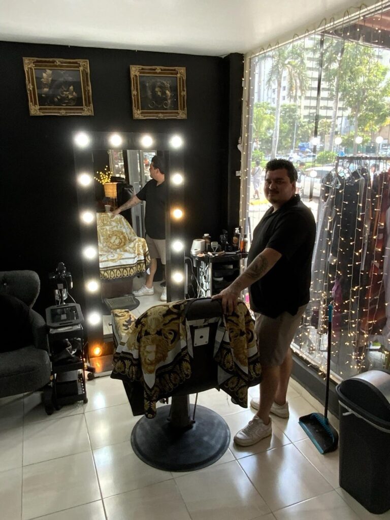 31129 barberia acapulco 768x1024