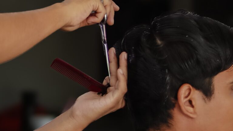 31442 studio black barber 768x432