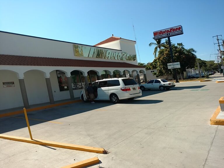 35379 refaccionaria autozone 768x576