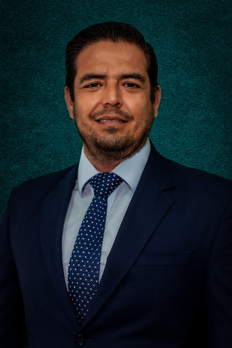 36851 esparzza abogados 768x1153