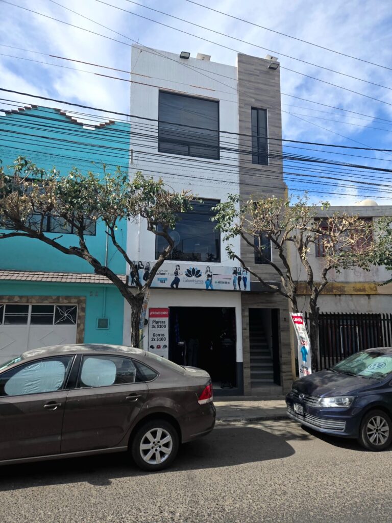 36882 abogado penalista miguelestradafirmalegal 768x1024