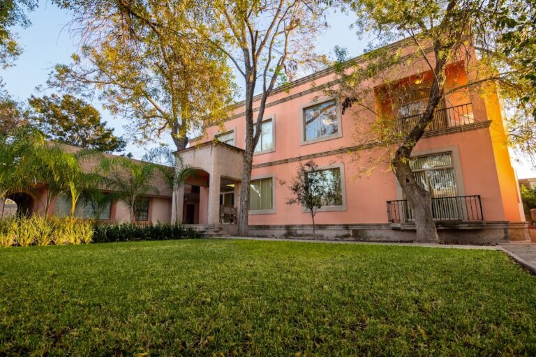 37444 guardiola assoc 768x512