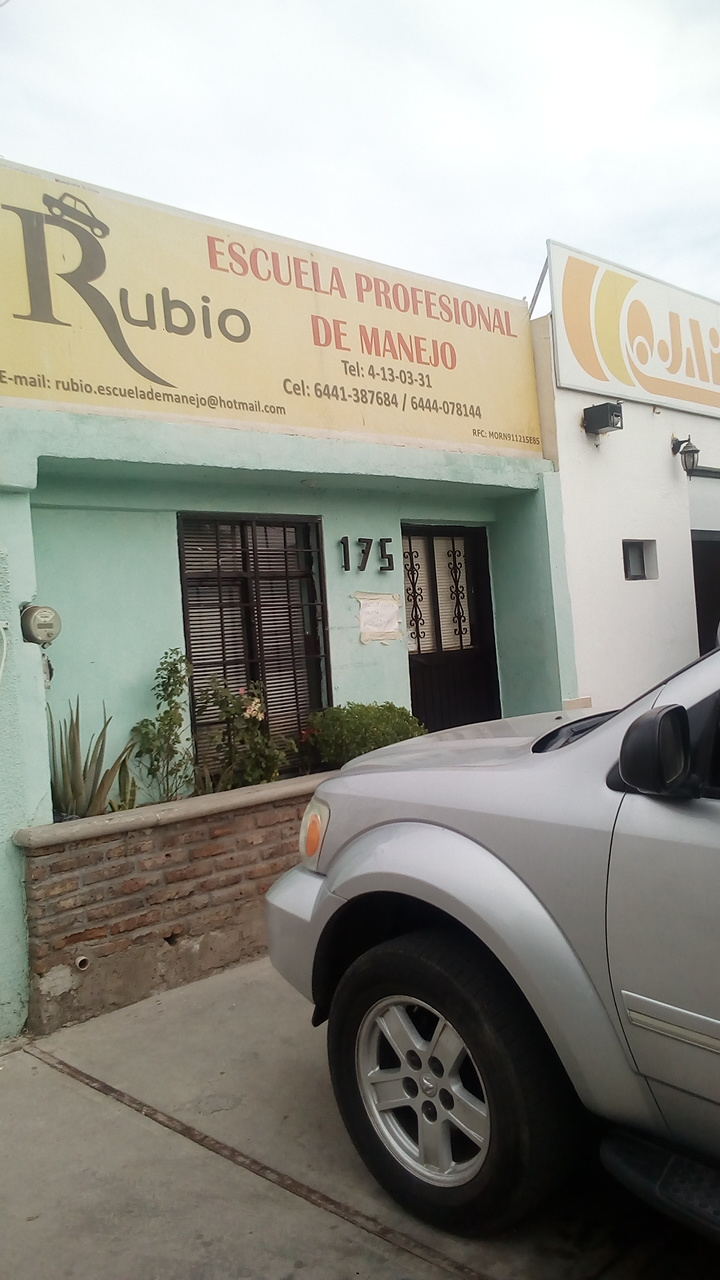 40228 escuela profesional de manejo rubio