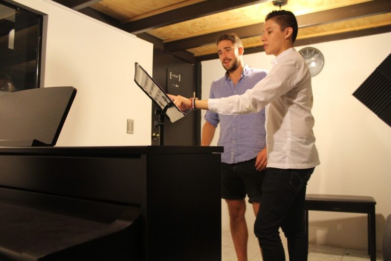 40577 escenica 8211 academia de canto 768x512