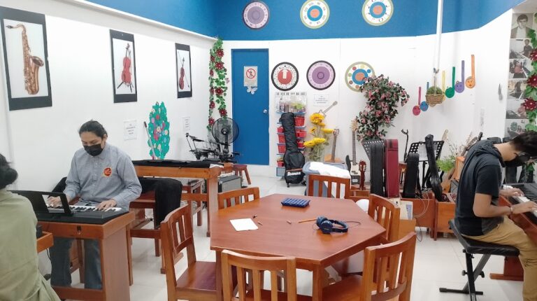 40737 academia de musica gorra 768x430