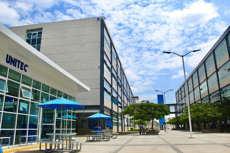 42319 unitec campus leon universidad en leon guanajuato 768x512