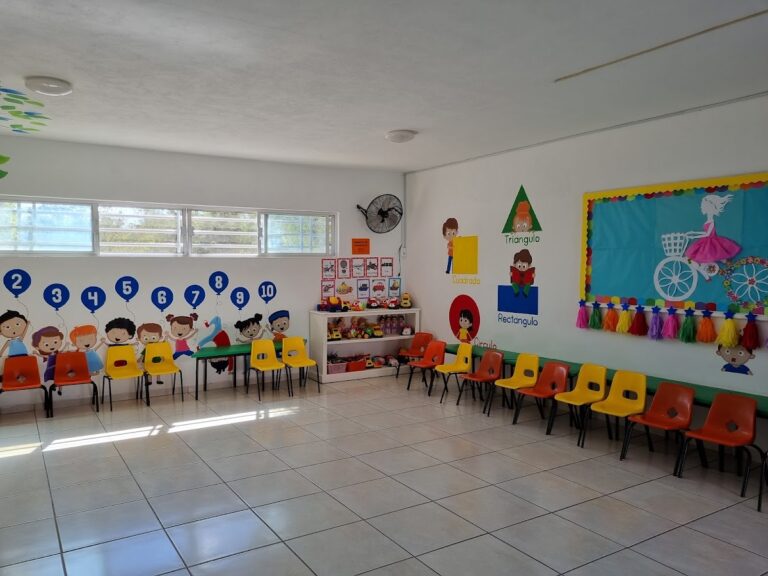 42764 guarderia monarca 768x576