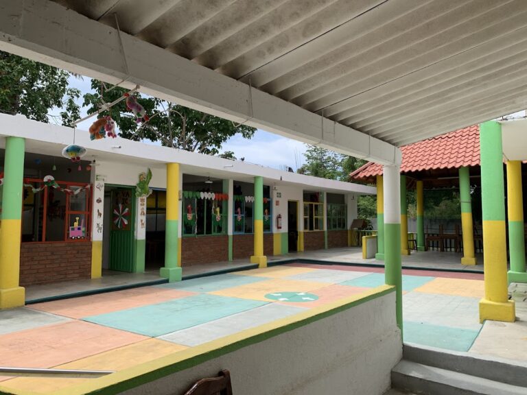 42821 jardin de ninos colibri 768x576