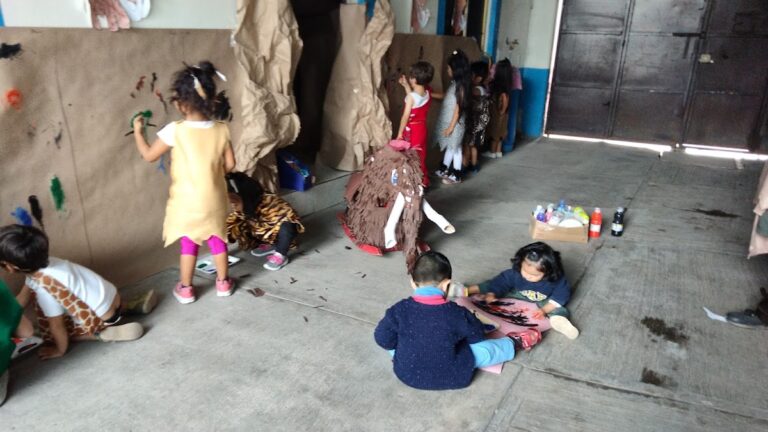 42863 guarderia caillou 768x432