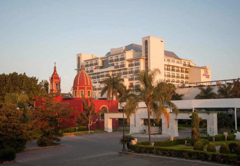 43097 hs hotsson hotel leon 768x532