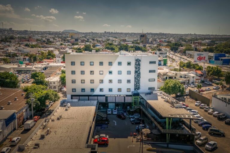 43827 homesuites malecon 768x512