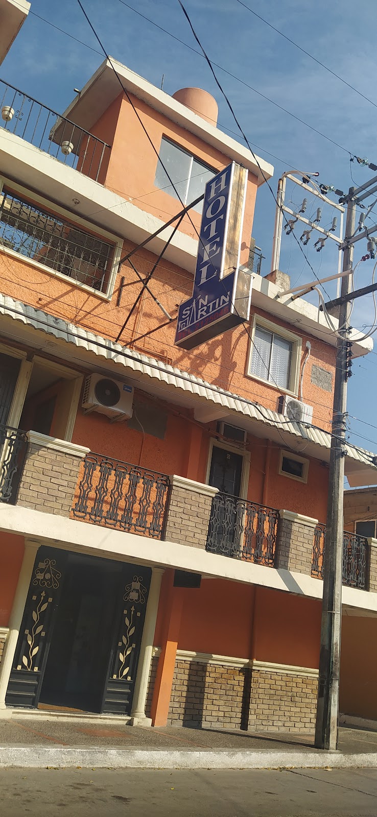 43880 hotel san martin