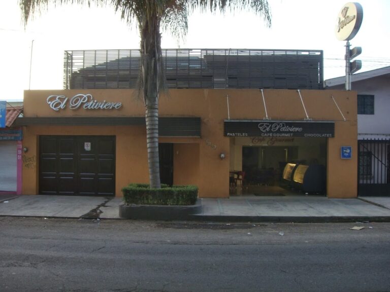 46048 pasteleria y cafe petiviere 768x576