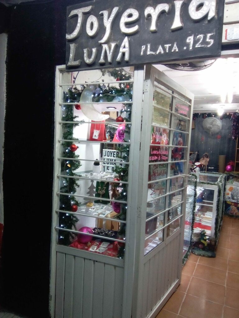 46712 joyeria luna 768x1024