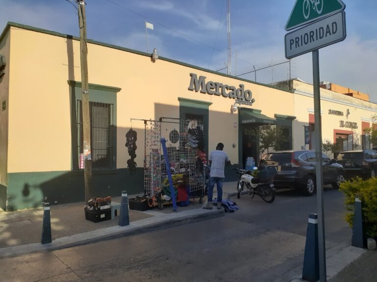 47043 mercado zapateria 768x576