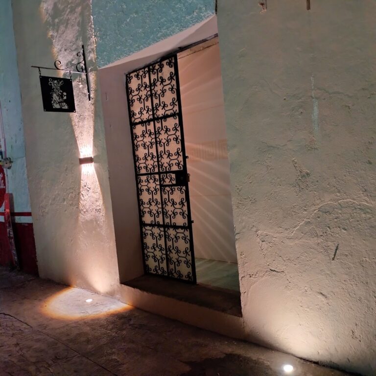 4794 itza massage 768x768