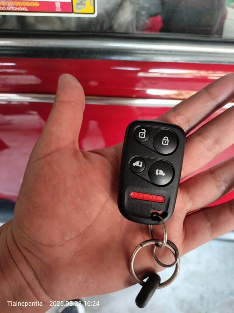 5218 cerrajeria viveros 768x1024