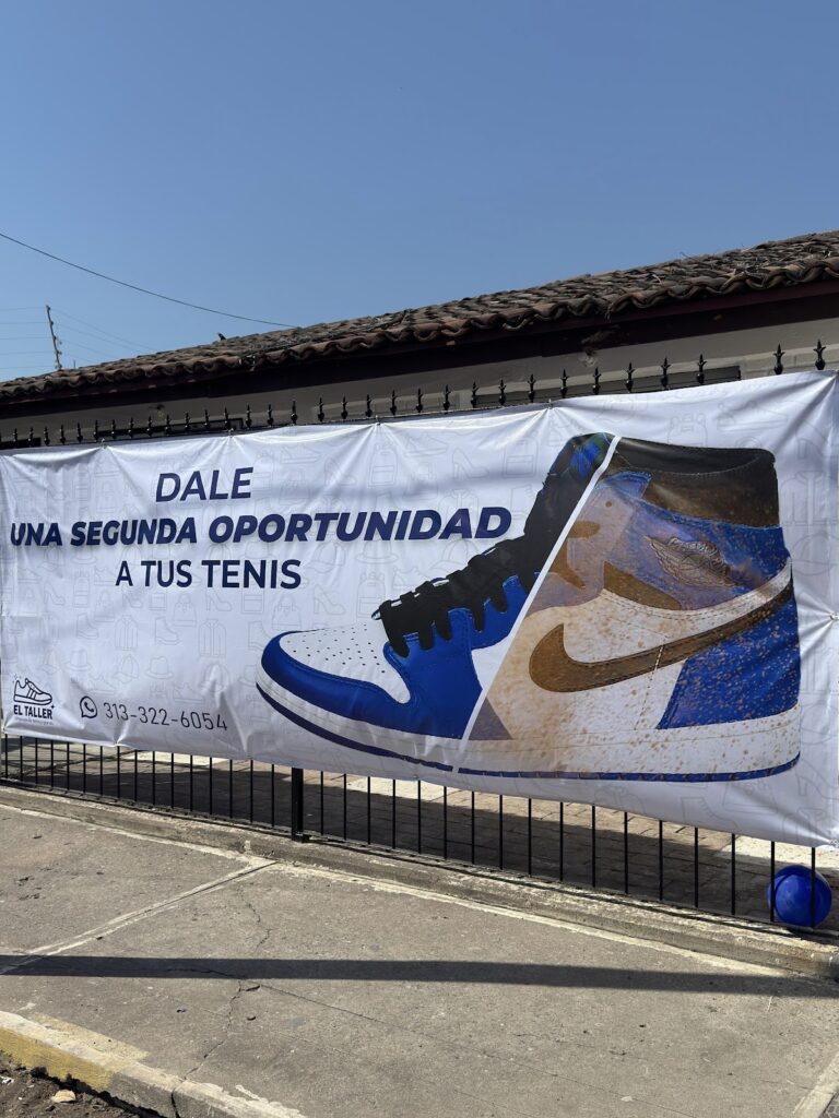 53302 el taller de limpieza de tenis 768x1024