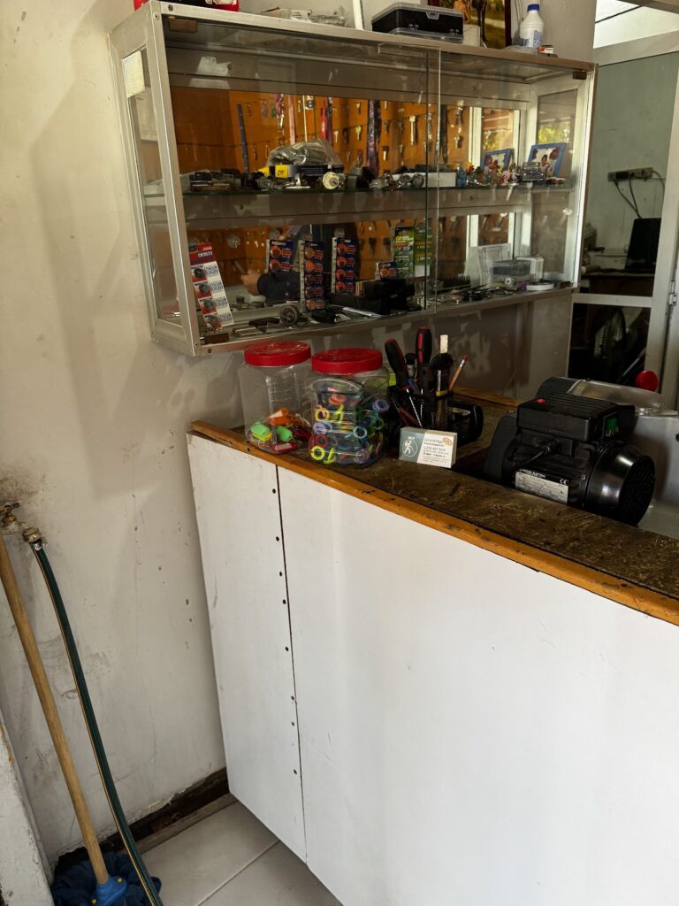 5470 cerrajeria la marina 768x1024