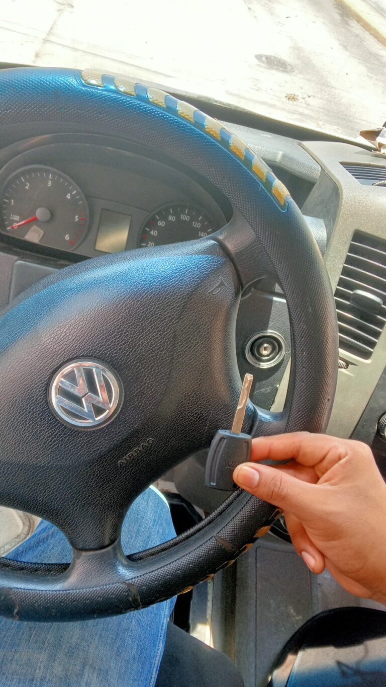 5524 cerrajeria de leon 768x1365